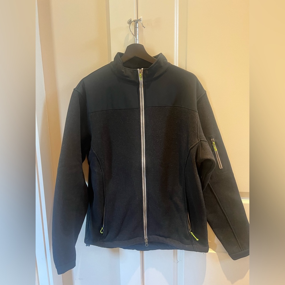 Peter Millar men’s size medium fleece in navy!